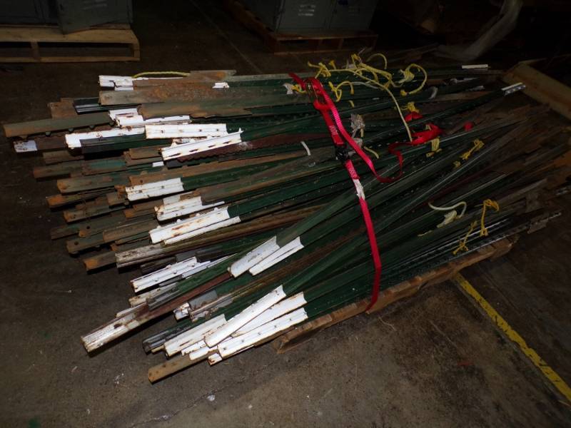 lot 125 image: Large lot of fence posts