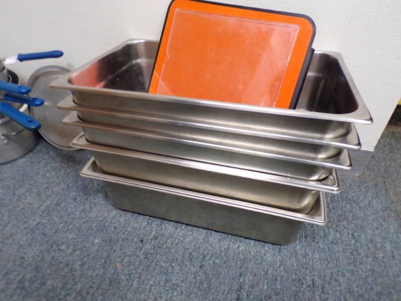 lot 143 image: Lot of Stainless Steel Pans
