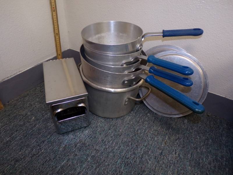 lot 142 image: Lot of Kettles and Napkin Holders