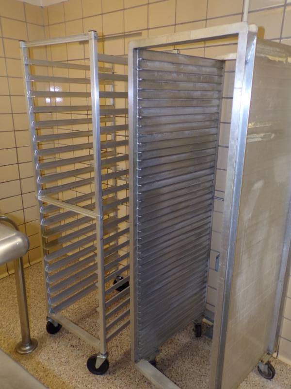 lot 147 image: 2 Tray Racks on Wheels