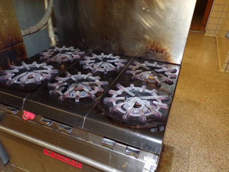 lot 160 image: Vulcan Commercial 6 Burner Stove