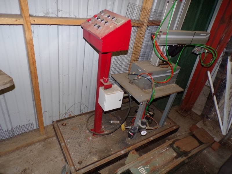 lot 203 image: Robotics Machine