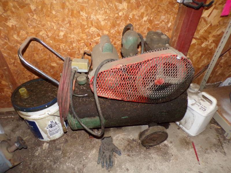 lot 206 image: Air Compressor