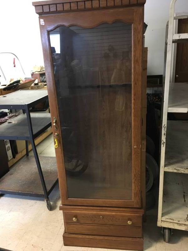 lot 20 image: Gun Cabinet