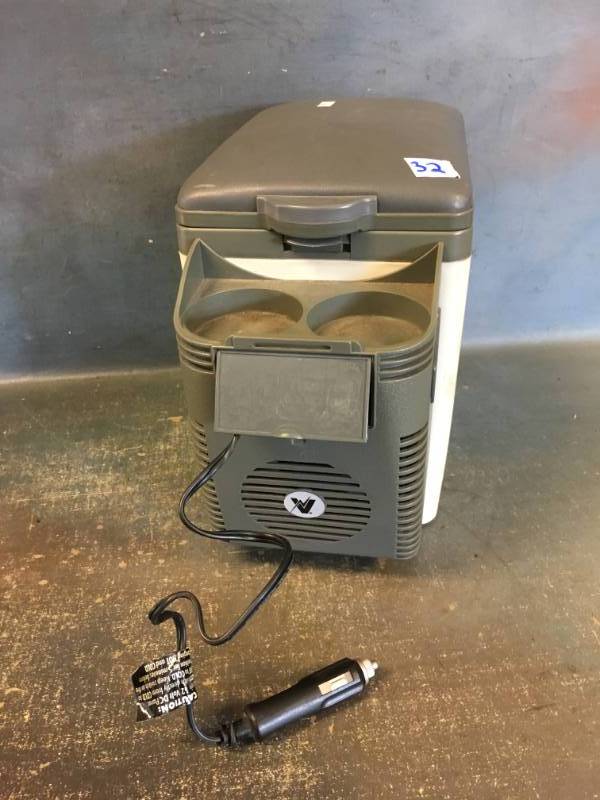 lot 32 image: Console cooler