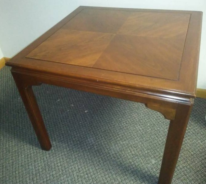 lot 4 image: Great Accent  table 28 x 28.