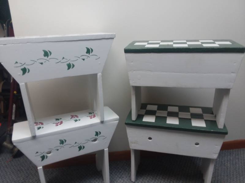 lot 13 image: Accent Benches (4)