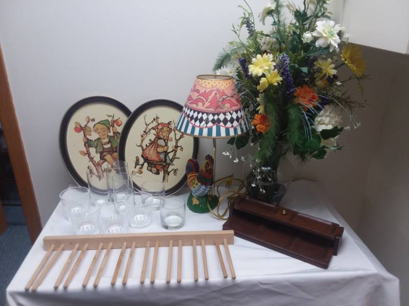 lot 15 image: Misc. Household Dcor. Wine glass holder, rooster lamp and more