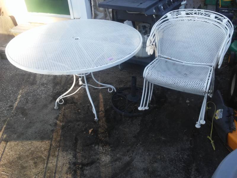 lot 215 image: Outdoor furniture Table and 4 chairs.