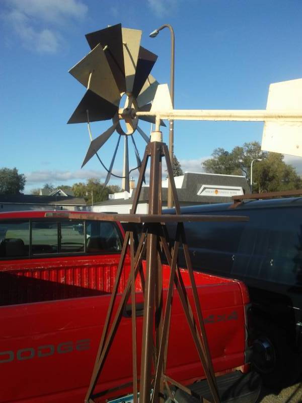 lot 216 image: Windmill approximately 8 ft tall, good bearings.