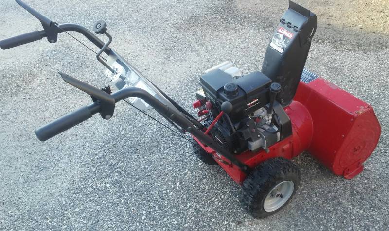 lot 218 image: Snowblower - Snapper 5.5  22 like new