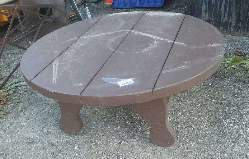 lot 219 image: Vintage 36in diameter coffee table