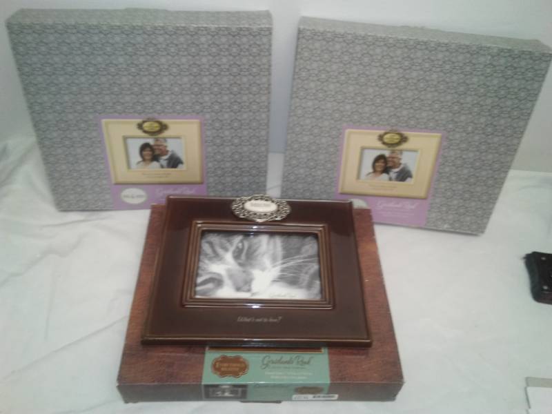 lot 59 image: Picture frames - 3 - New.