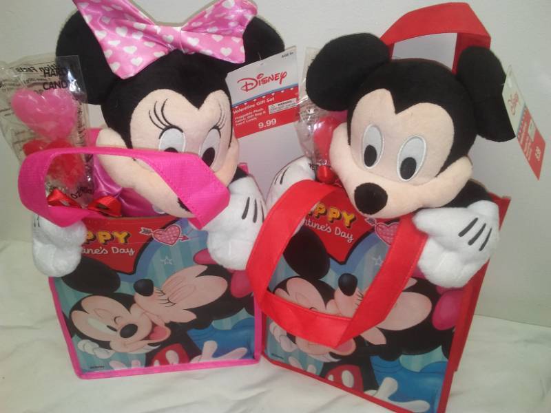 lot 62 image: Plush Mickey and Minnie Mouse - Disney - new.