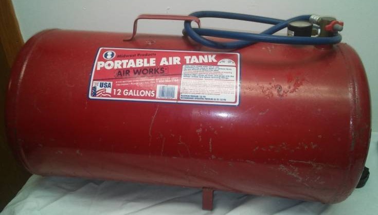lot 70 image: Portable air tank - 12 gallon.