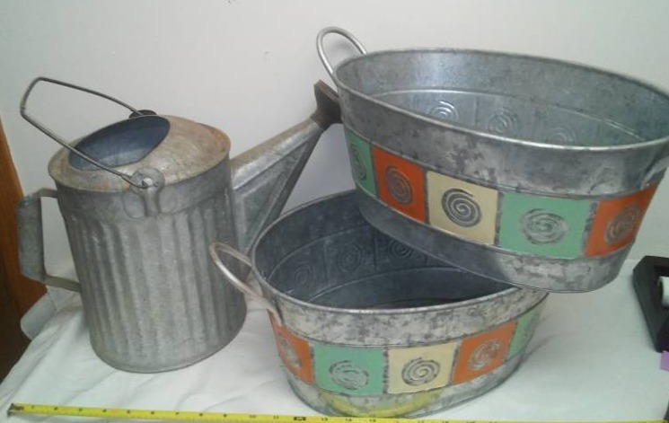 lot 73 image: 3 galvanized cans.