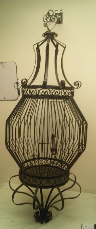 lot 75 image: Metal Birdcage - hanging.