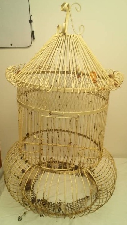 lot 76 image: Metal Birdcage