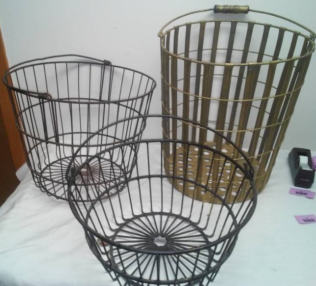 lot 78 image: 3 metal wire baskets