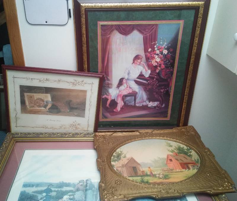 lot 98 image: Pictures in Super Frames (4)
