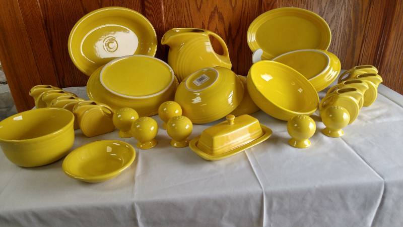 lot 382 image: Large Set Fiesta Ware - Yellow.  See pics and description for full detail.
