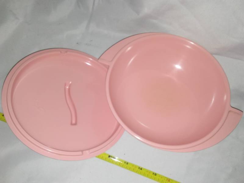 lot 269 image: Melmac melamine Boomton covered Bowl pink - rare.