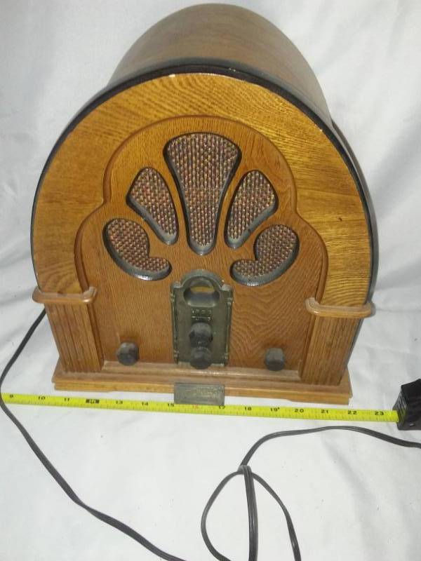 lot 271 image: Vintage style radio cassette.