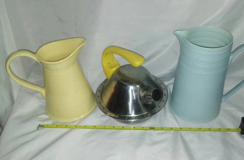 lot 272 image: Ikea teapot plus two pitchers.