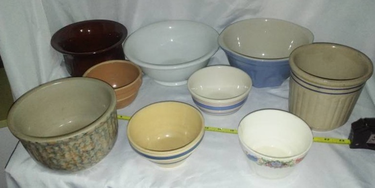 lot 274 image: 9 vintage bowls and pots.