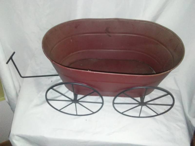 lot 283 image: Vintage look metal wagon planter.