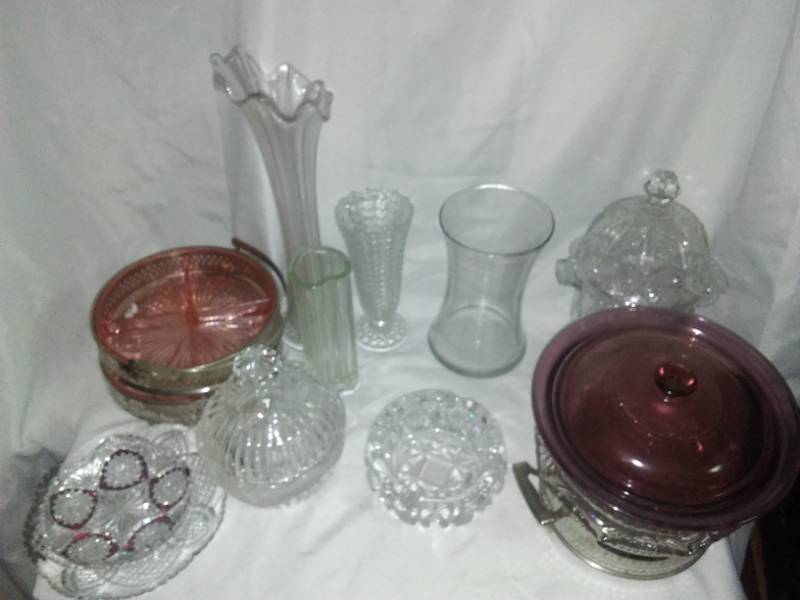 lot 289 image: Purple and pink glass serving pieces and more.