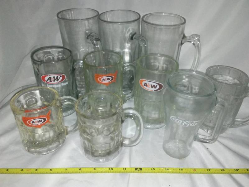 lot 294 image: Collectible glass and mugs.