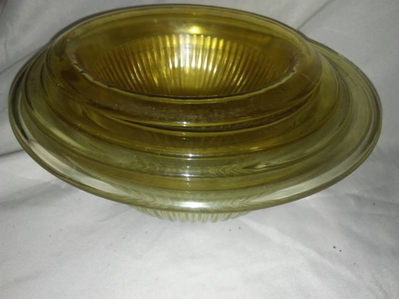 lot 295 image: Gold nesting serving bowls.