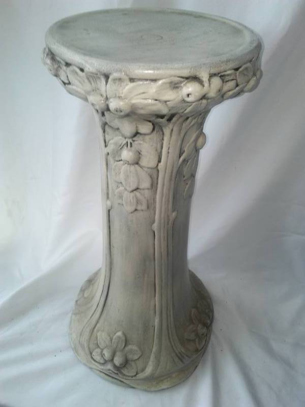 lot 304 image: Plant stand indoor  outdoor.