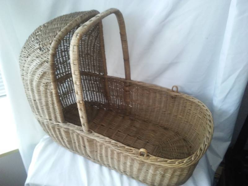 lot 307 image: Vintage infant basket crib.