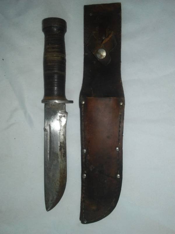 lot 309 image: Vintage knife and leather sheath.
