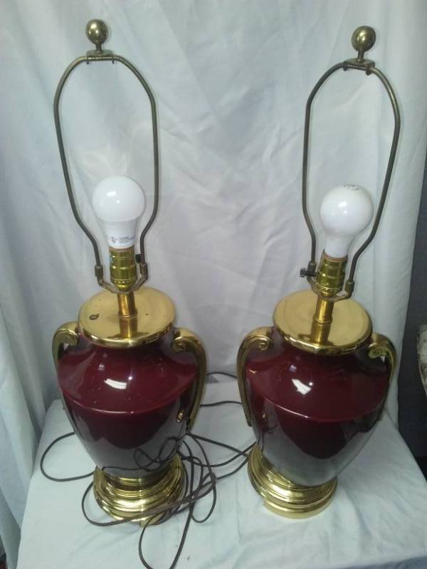 lot 318 image: Two matching lamps - excellent.