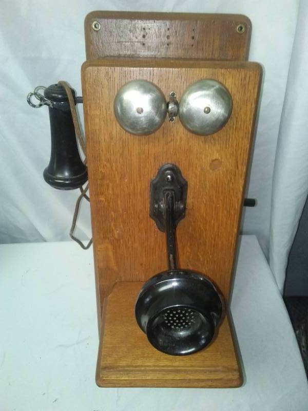 lot 321 image: Antique telephone, near mint