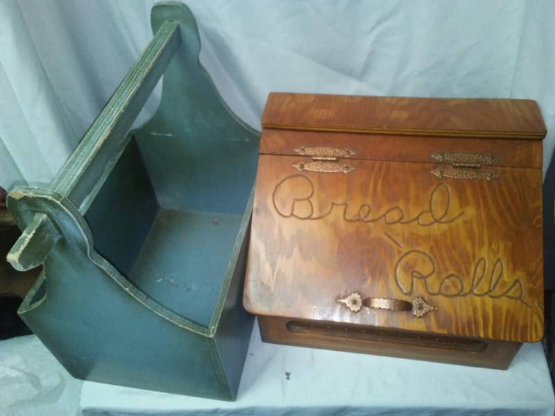 lot 322 image: 2 Wood boxes.