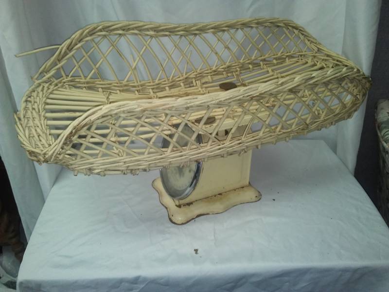 lot 323 image: Vintage baby scale, great decor