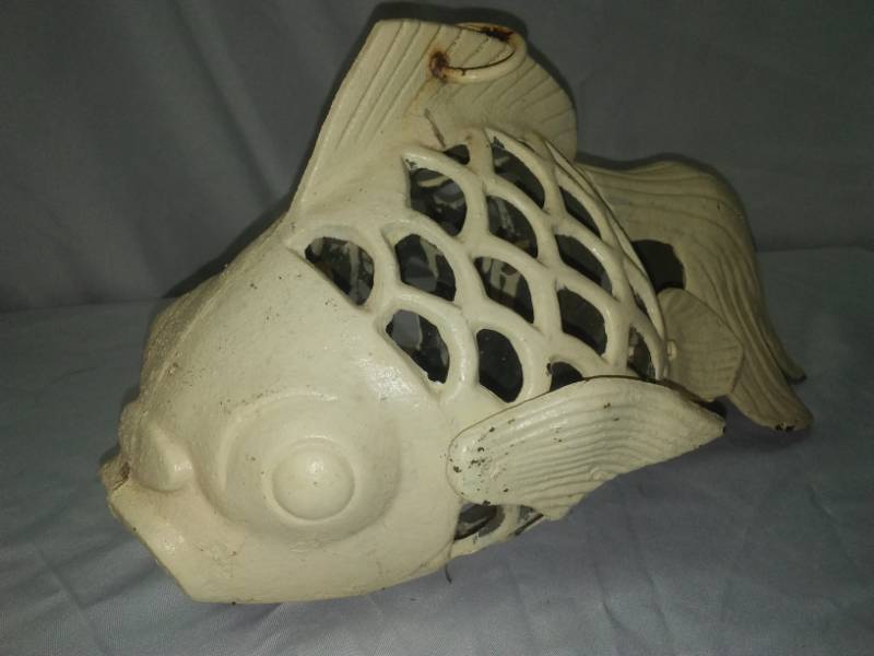 lot 325 image: Cast metal fish