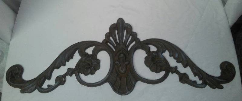 lot 326 image: Heavy cast metal Decor