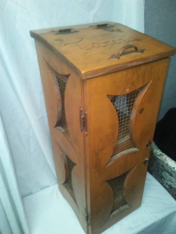 lot 336 image: Potato and onion storage bin.