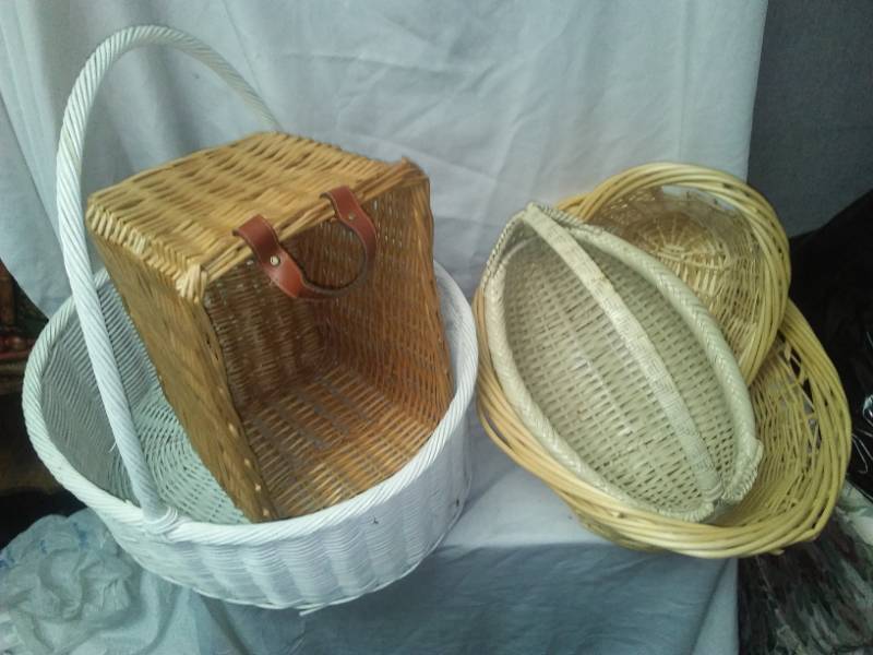 lot 337 image: 5 great wicker baskets.