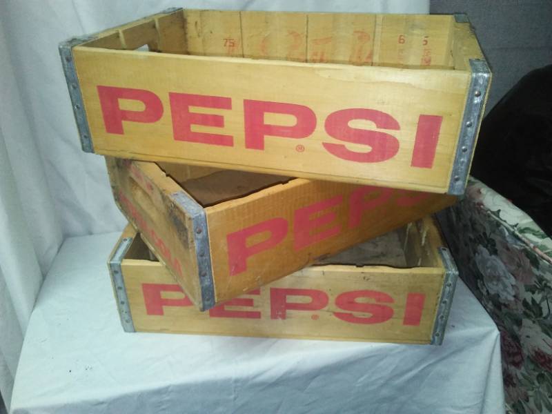 lot 342 image: Three vintage Pepsi Pepsi Cola wood crates