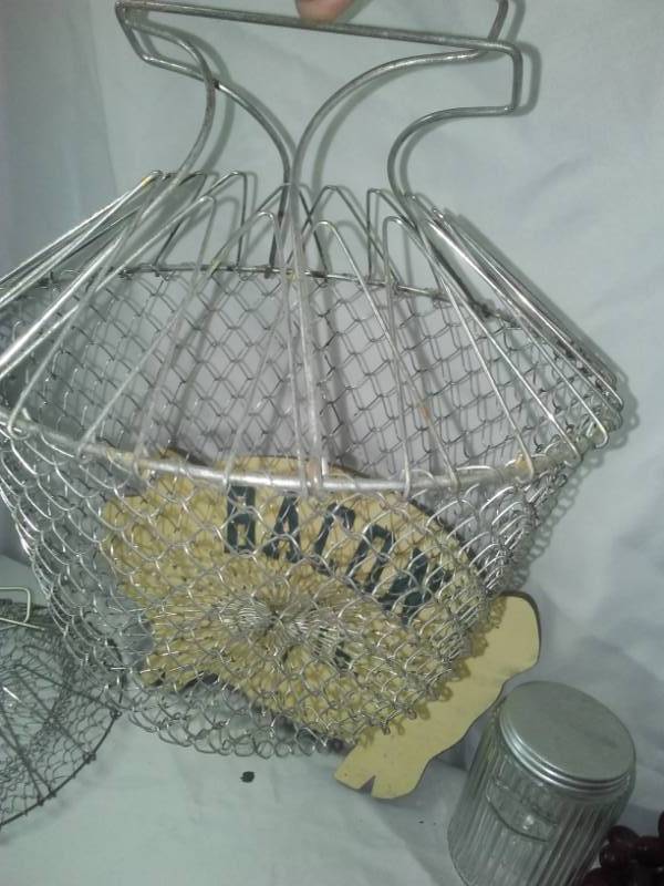 lot 350 image: Kitchen light. - fruit stainless baskets and more.