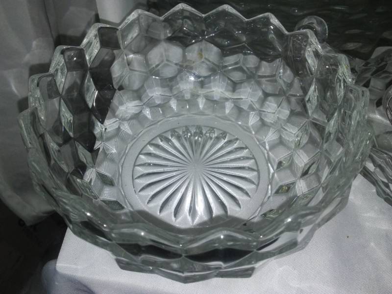 lot 371 image: Fostoria Glass - geometric Timeless design.