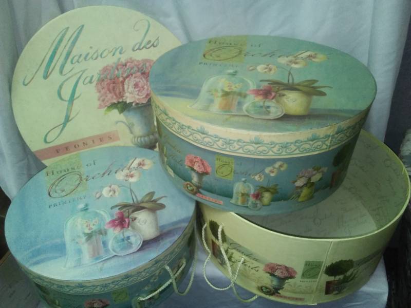 lot 373 image: NEW 3 round nesting boxes.