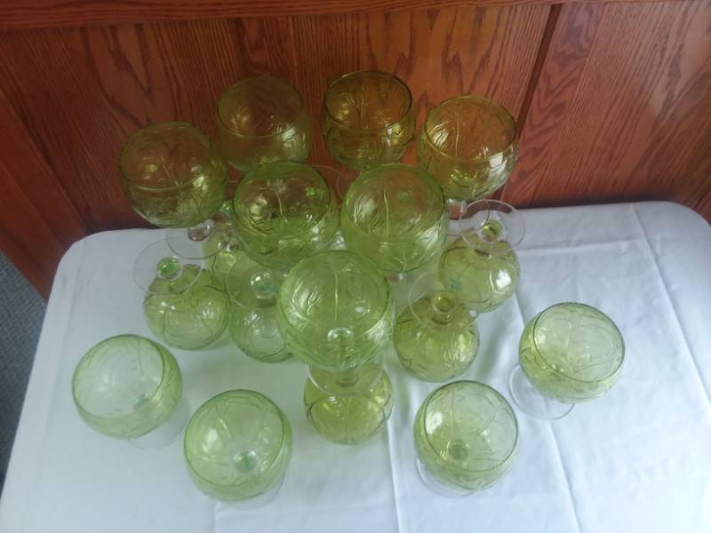 lot 385 image: Sigma Taste Setter SELCA Yellow Cabbage Leaf 20 OZ Goblet (20)