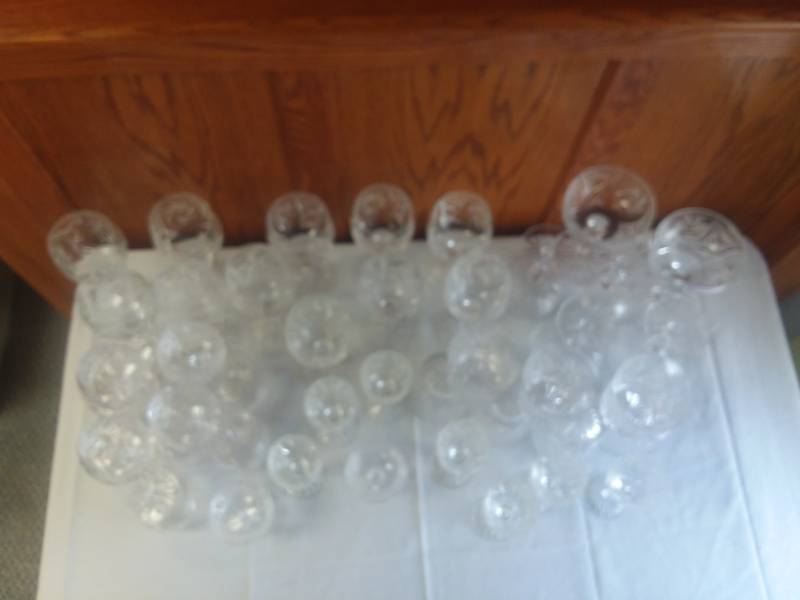 lot 388 image: Fine Cut Crystal Entertainment Beverage Set.